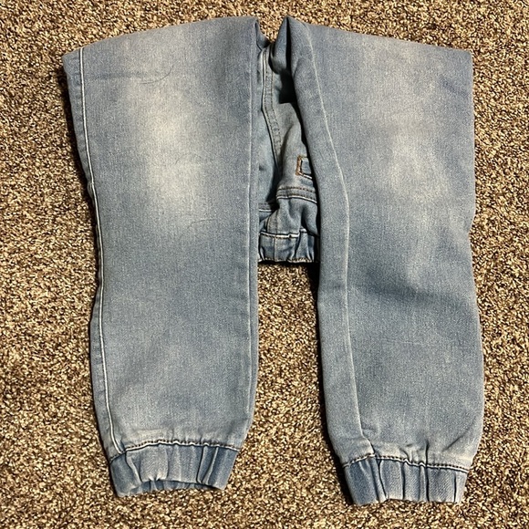 7 For All Mankind pull on pants - Picture 3 of 5